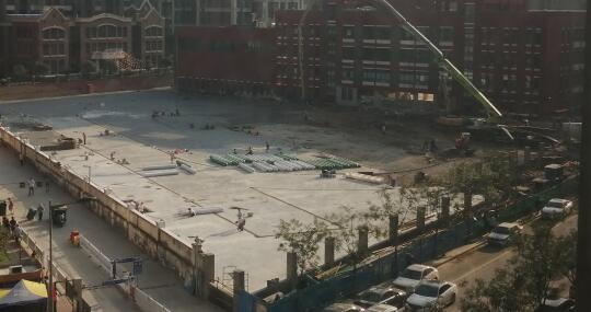 10天時間，一座學(xué)校塑膠跑道，建設(shè)完成
